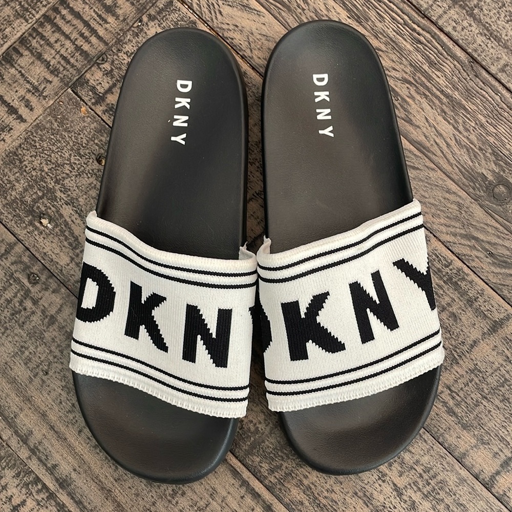 DKNY slides black and white size 8.5